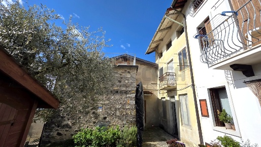 Foto Case semi ndipendenti a Valdagno Centro di 130 m² con 4 locali