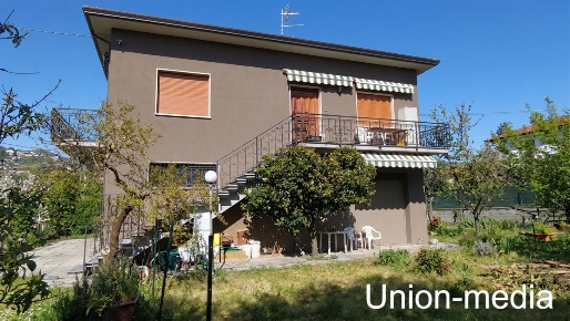 Foto Villa bifamiliare in Via Salicello 30, Castelnuovo Magra di 320 m²