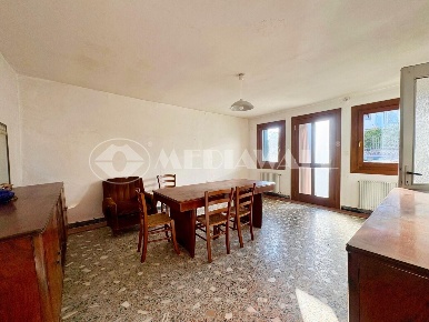 Foto Villa bifamiliare in Via Roma 42, Porcia Centro di 221 m² con 5 locali