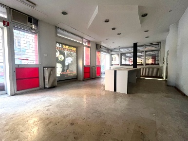 Foto Locale commerciale in Via XXI Aprile, Bologna Saragozza fuori Porta