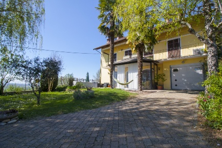 Foto Villa unifamiliare in Frazione San Bartolomeo 75, Cherasco di 230 m²