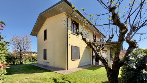 Foto Villa singola in Via Gerolamo Rovetta, Borgosatollo Centro di 304 m²