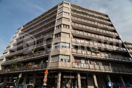 Foto Appartamento in Via Poggibonsi 14, Milano Gambara di 145 m² in vendita