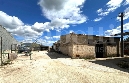 Foto Magazzino in Contrada MUTUBE' SNC, Avola di 206 m² con 6 locali
