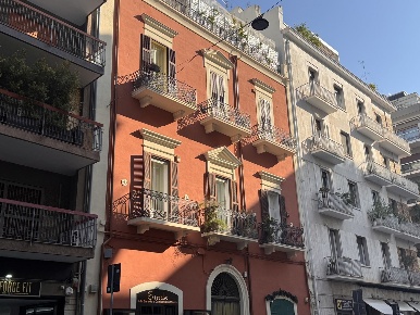 Foto Appartamento in Via Calefati 83, Bari Murat di 180 m² con 5 locali