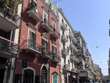 Foto Appartamento in Via Calefati 83, Bari Murat di 180 m² con 6 locali