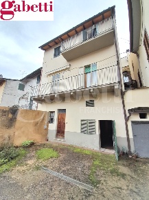 Foto Appartamento a Poggibonsi Staggia di 90 m² con 5 locali in vendita
