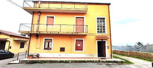 Foto Appartamento in Via C. BATTISTI 38, Girifalco Centro di 206 m²