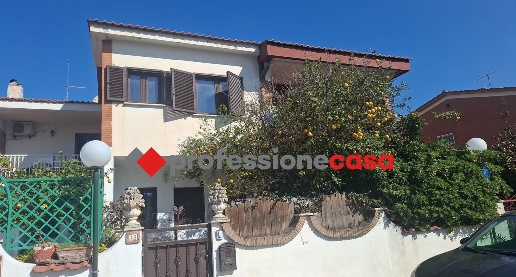 Foto Villa a schiera in Leonardo da Vinci, Pomezia di 115 m² con 3 locali