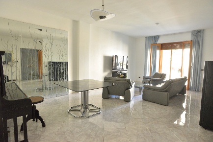 Foto Appartamento in Via Cardassi 71, Bari Umbertina - Madonnella di 130 m²