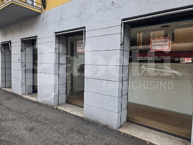 Foto Negozio in Via MANTOVANA 33, Verona Santa Lucia - Golosine di 160 m²