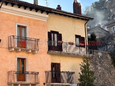 Foto Appartamento in Piazza delle Chiesa 10, Pescasseroli di 80 m²