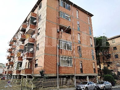 Foto Appartamento in Via Avogadro Di Collobiano 17, Cagliari di 100 m²