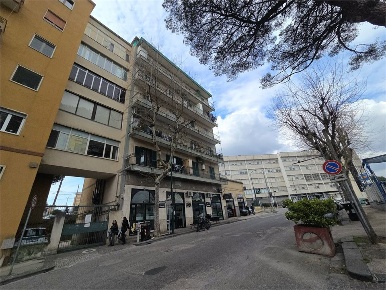 Foto Appartamento in Via Antonino D'Antona, Napoli Rione Alto di 106 m²