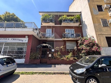 Foto Appartamento in via castelli, Milano di 90 m² con 3 locali in vendita