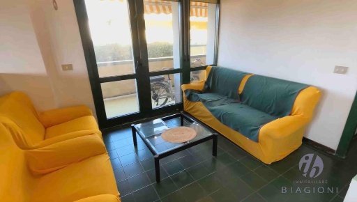 Foto Appartamento a Montignoso Marina Verde, Renella di 82 m² con 5 locali