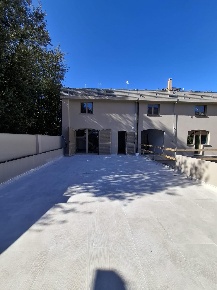 Foto Appartamento a Carrara Centro di 100 m² con 3 locali in vendita