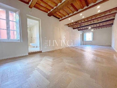 Foto Appartamento a Lucca Piazza Napoleone - San Michele di 180 m²