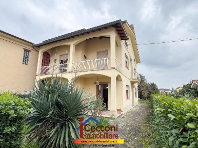 Foto Casa indipendente a Cerreto Guidi Stabbia di 220 m² con 7 locali