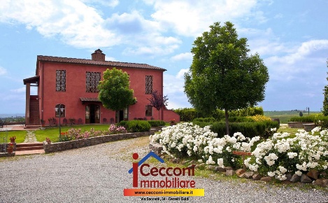 Foto Casale a Cerreto Guidi di 800 m² con 24 locali in vendita