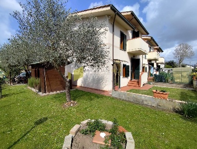 Foto Villa a schiera a Vecchiano Migliarino di 110 m² con 5 locali