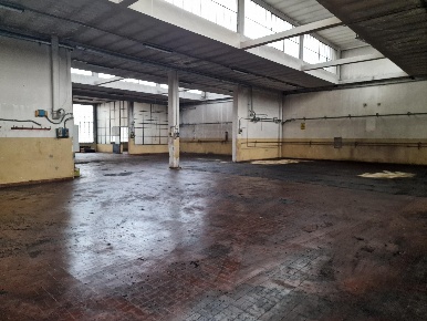 Foto Capannone industriale a Druento di 580 m² con 5 locali in vendita