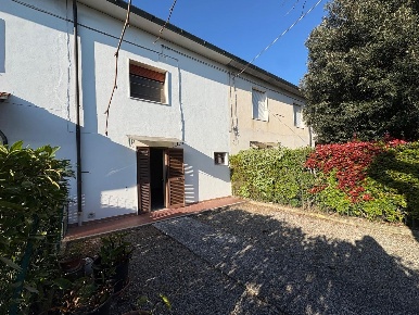 Foto Casa indipendente a Crespina Lorenzana Lavoria di 90 m² con 5 locali