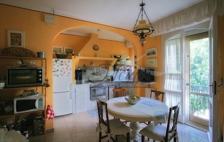 Foto Villa bifamiliare a Collesalvetti Stagno di 145 m² con 4 locali