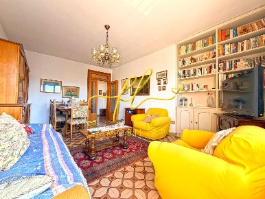 Foto Appartamento a Cecina Cecina Centro di 115 m² con 5 locali in vendita