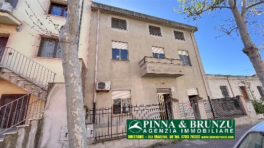 Foto Villa a schiera in Via Cagliari 444, Oristano Centro di 348 m²