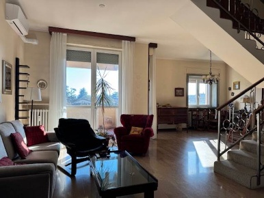 Foto Attico a Parma San Lazzaro di 250 m² con 5 locali in vendita