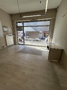 Foto Negozio in Via Dante Alighieri 30, Piacenza Dante - Cheope di 129 m²