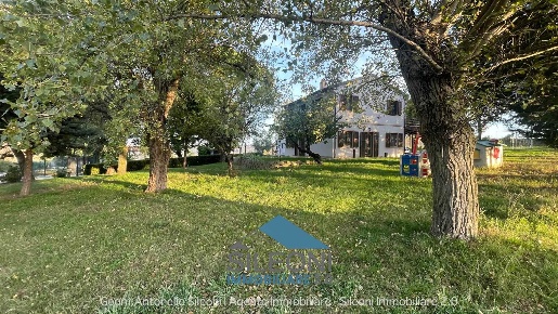 Foto Casa indipendente a Treia di 190 m² con 5 locali in vendita