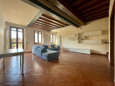 Foto Appartamento a Mantova Centro di 100 m² con 2 locali in vendita