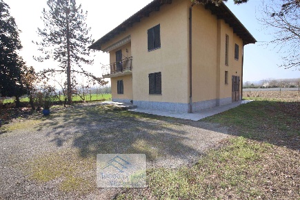 Foto Casa indipendente a Alba Centro di 130 m² con 4 locali in vendita