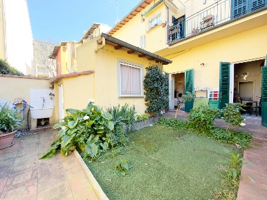 Foto Appartamento a Firenze Campo di Marte di 81 m² con 4 locali in vendita