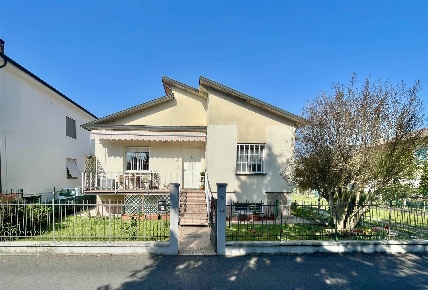 Foto Casa indipendente a Porto Mantovano Sant'antonio di 99 m² con 6 locali
