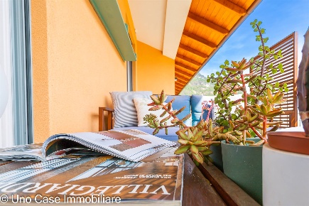 Foto Appartamento a Pont-Saint-Martin Centro di 220 m² con 3 locali