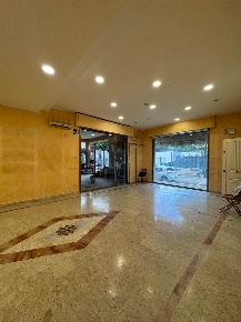Foto Negozio a Bagheria Centro di 246 m² con 2 locali in affitto