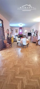 Foto Villa unifamiliare a Quistello di 300 m² con 10 locali in vendita