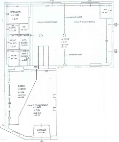 Foto Locale commerciale a Poggibonsi di 225 m² con 3 locali in vendita