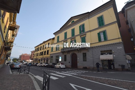 Foto Appartamento in Via Matteotti  4, Arona Centro di 80 m² con 3 locali