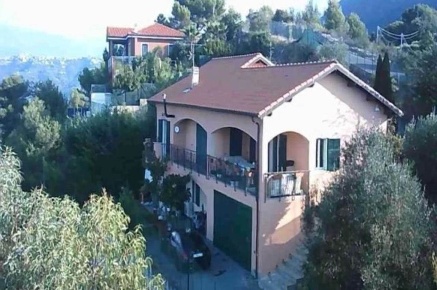 Foto Villa unifamiliare a Soldano di 350 m² con 5 locali in vendita