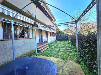 Foto Appartamento a Massa Marina di Massa Centro di 73 m² con 4 locali