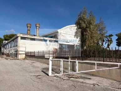 Foto Magazzino in SS 114 Orientale Sicula, Priolo Gargallo con 1 locali