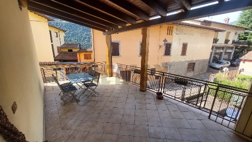 Foto Casa indipendente a Endine Gaiano Endine di 600 m² con 4 locali
