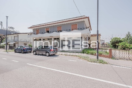 Foto Negozio in viale della resistenza 8, Quarto d'Altino Centro di 167 m²