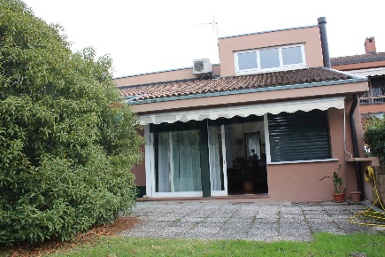 Foto Villa a schiera in VIA AGELLO 15, Varese Lissago - Calcinate di 182 m²