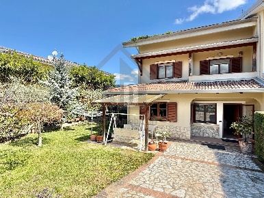 Foto Case semi ndipendenti in via motta 53, Castrolibero di 176 m²