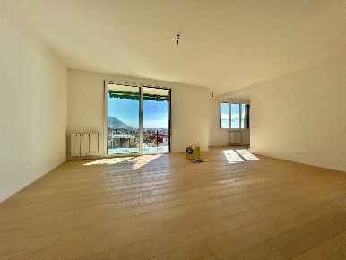 Foto Appartamento in Via Crispi, Pietra Ligure di 154 m² con 7 locali